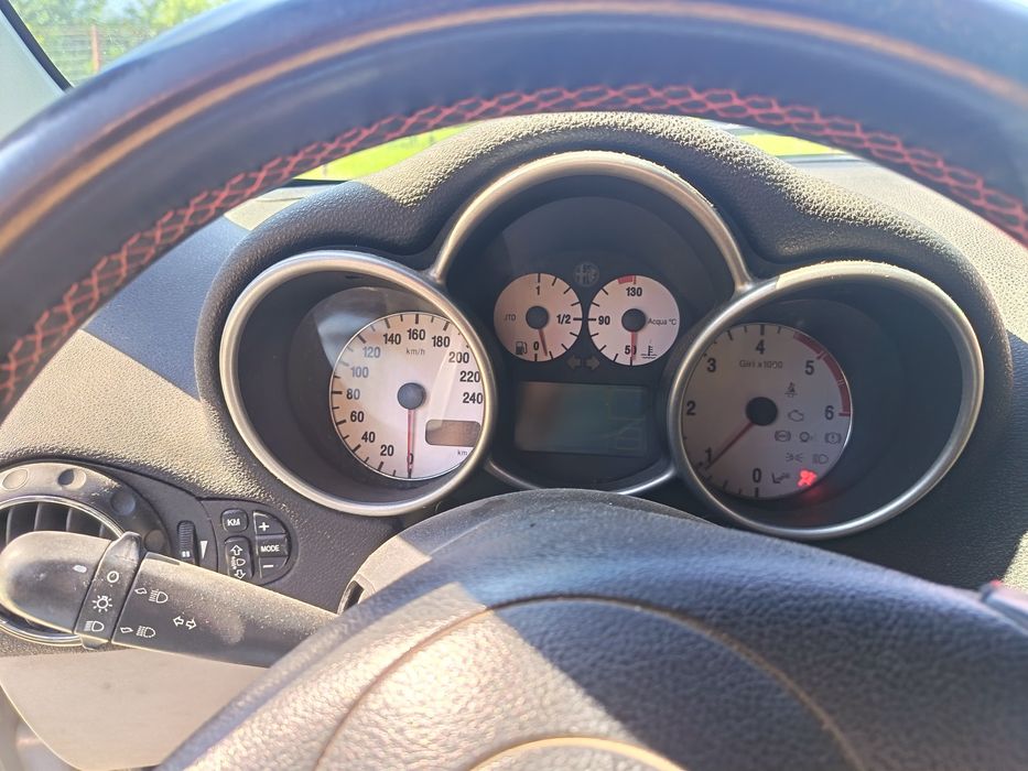 Vand Alfa Romeo , mai multe detalii în privat