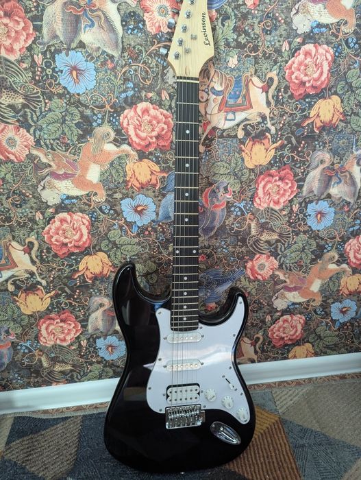 Продам электрогитару Levinson LS-300