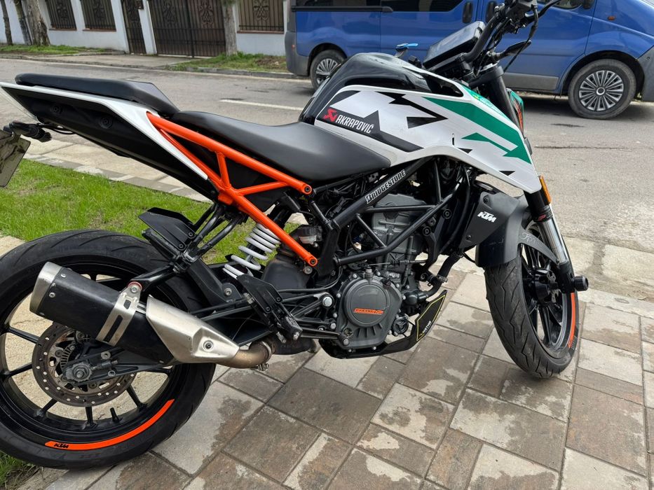 Vând KTM duke 125 edition