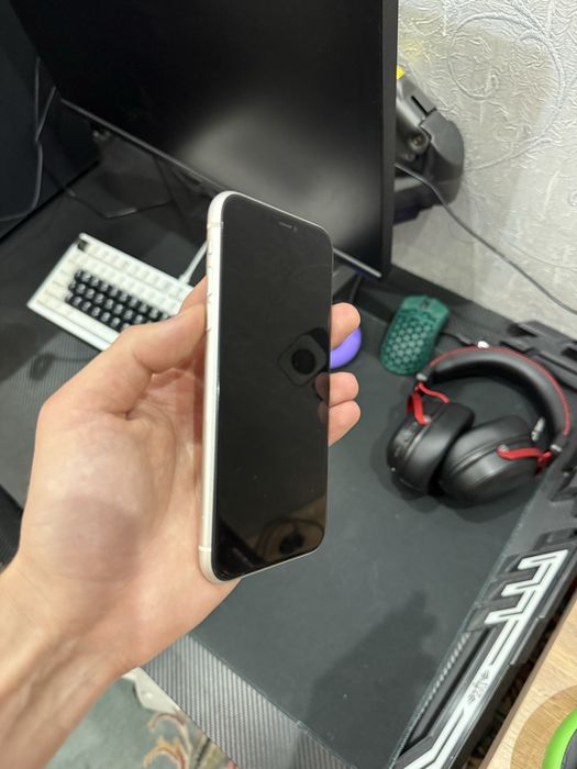Продам Iphone 11 64GB
