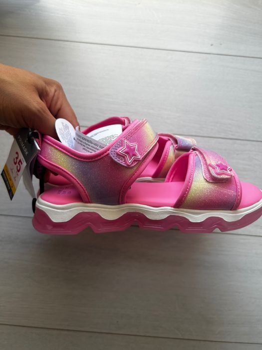 Светещи сандали за момиче