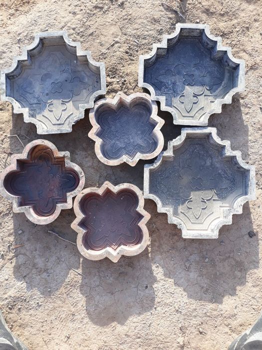 Брусчатка калип 4 тури хар кайсысы 25кв метир  20 латок 20 вардеор