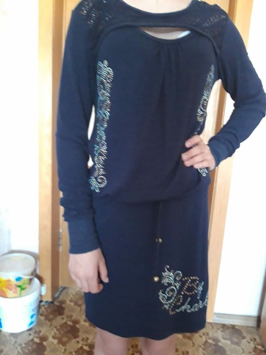 Платье трикатажное темно синее.