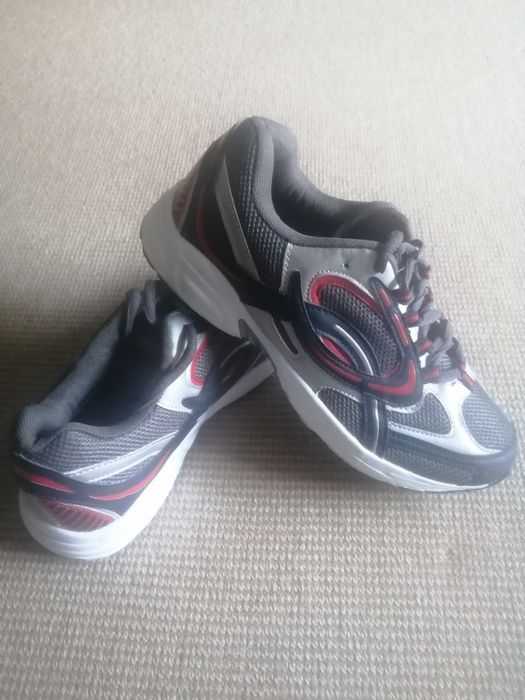 Мъжки маратонки нови, номер 43.