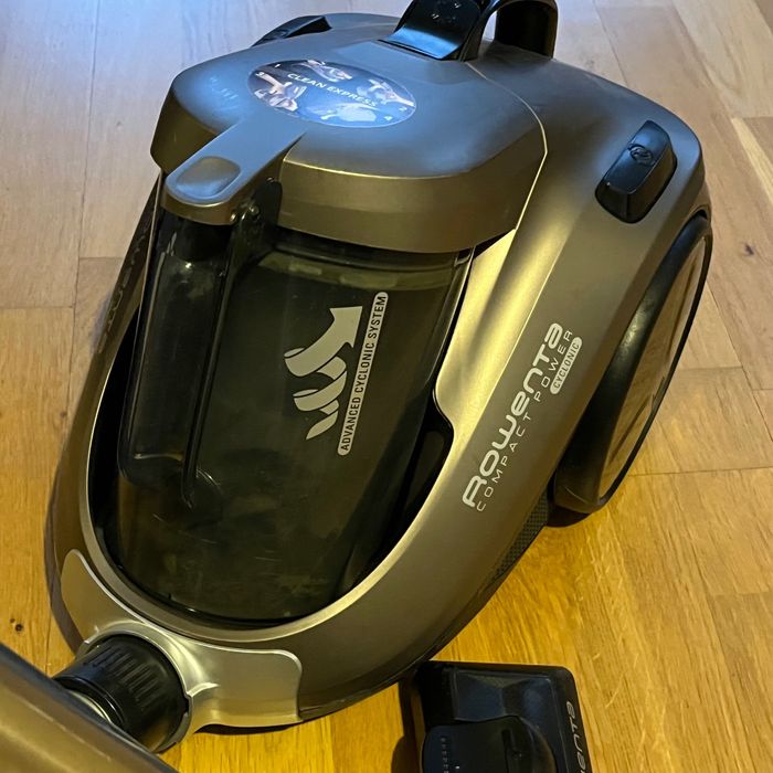 Aspirator Rowenta fara sac, bonus set filtre, Power Cyclonic RO3731EA