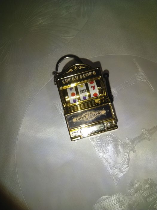 Брелок казино для ключей