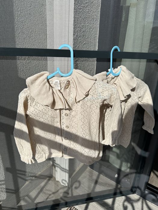 Vand bluzite HM, aproape noi, pret 30 lei bucata.