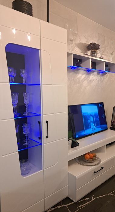 ТВ Нова, стилна холна секция!