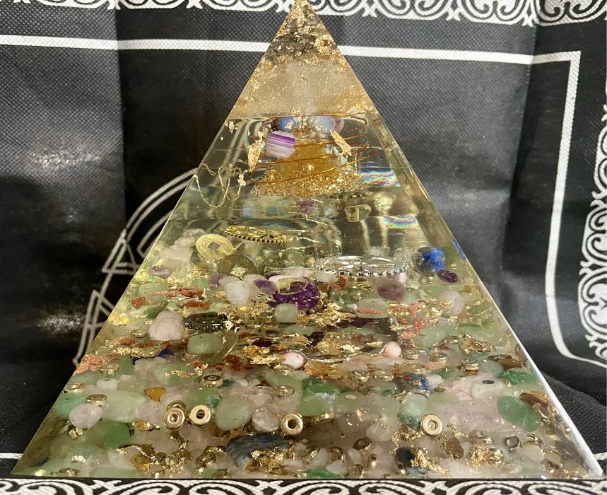 Ръчно изработен оргонит “Щастлива съдба”, размер 15/15 см.