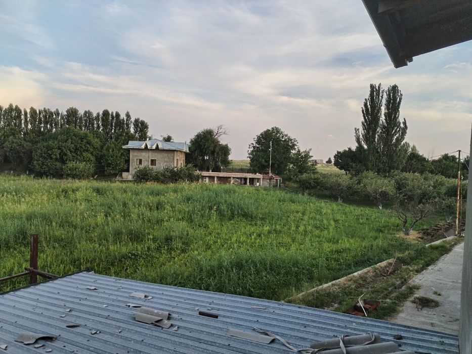 Продается земельный участок с жилым домом в городе Чирчик