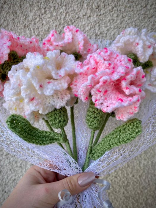 Buchet flori croșetate - garoafe roz si albe