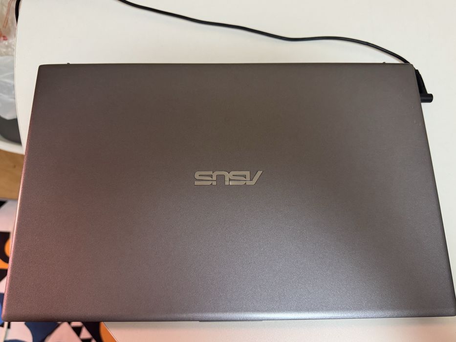 ASUS VivoBook 15