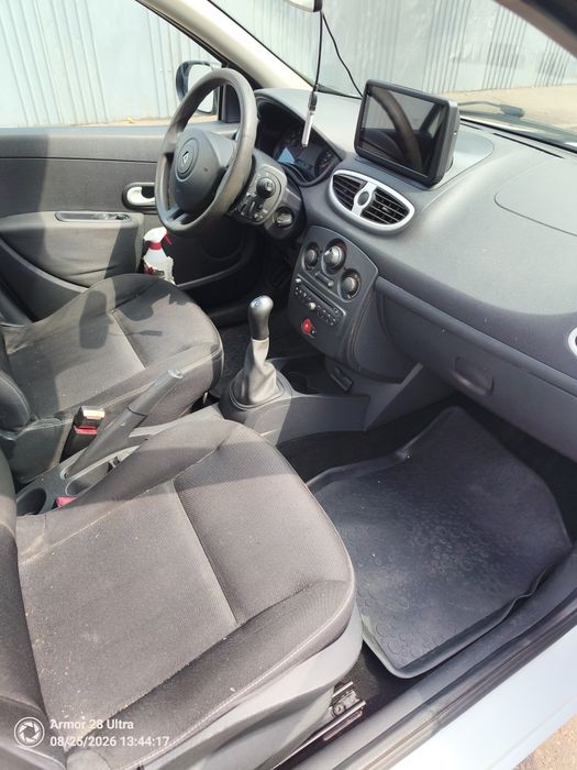 Vând Renault Clio III 2011