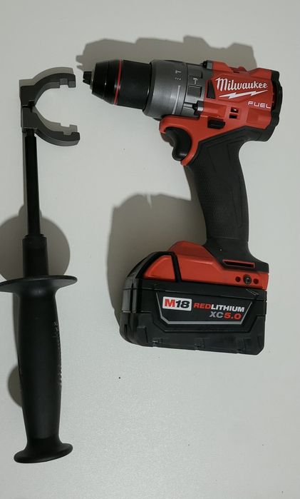 Ударный шруповерт MILWAUKEE