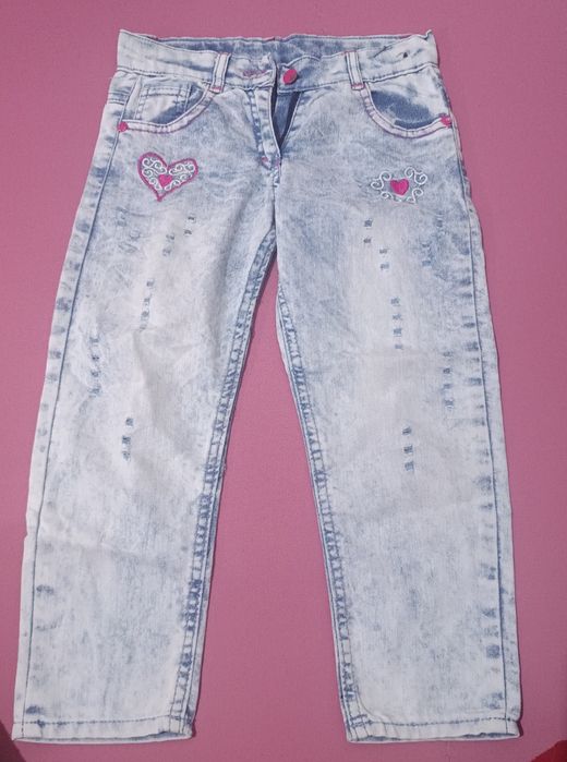 Женсий шим уч хил хамма фасл учун. Холати зўр 4-6 ёш нархи 200 минг.