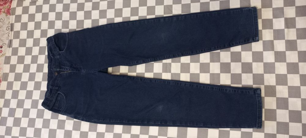 Продам джинсы на мальчика