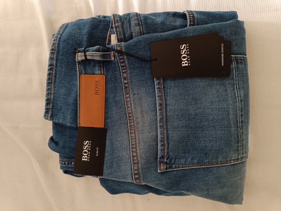 Blugi HUGO BOSS noi cu etichetă