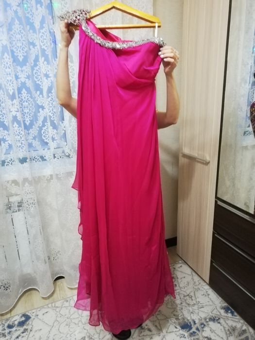 Продам красивое платье 40 размер