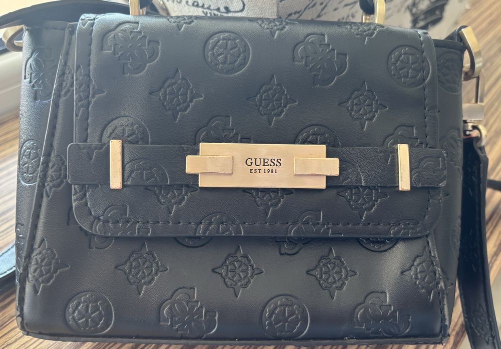 Guess малка чанта