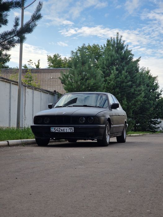 BMW E34 2 литра    .