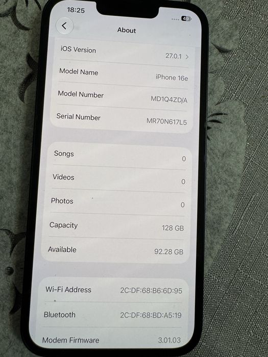 Iphone 16E de 128gb cu mdm , spate fisurat