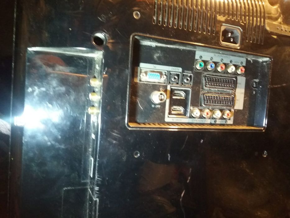 Продам жк телевизор 102 диагональ, не включается