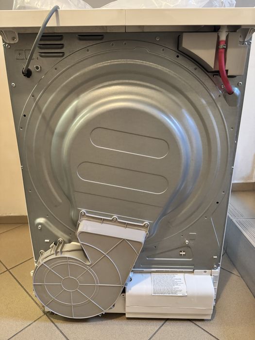 Сушилня с термопомпа AEG T75470AH