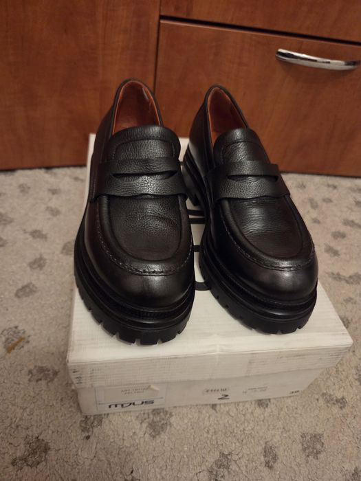 Vînd mocasini piele