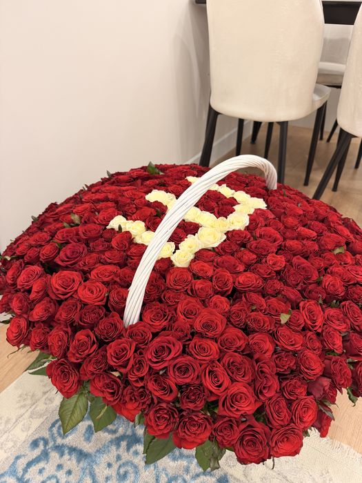 Цветы красные розы свежие