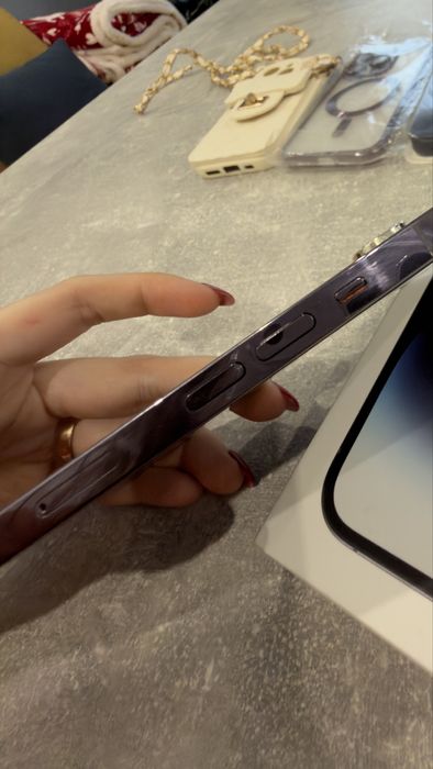 Продавам Iphone 14 pro