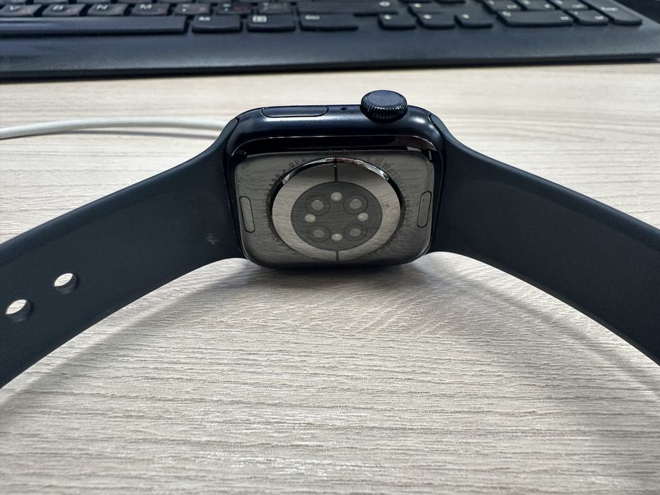Продам apple watch 8 series