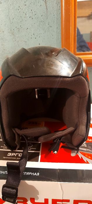 Горнолыжный шлем