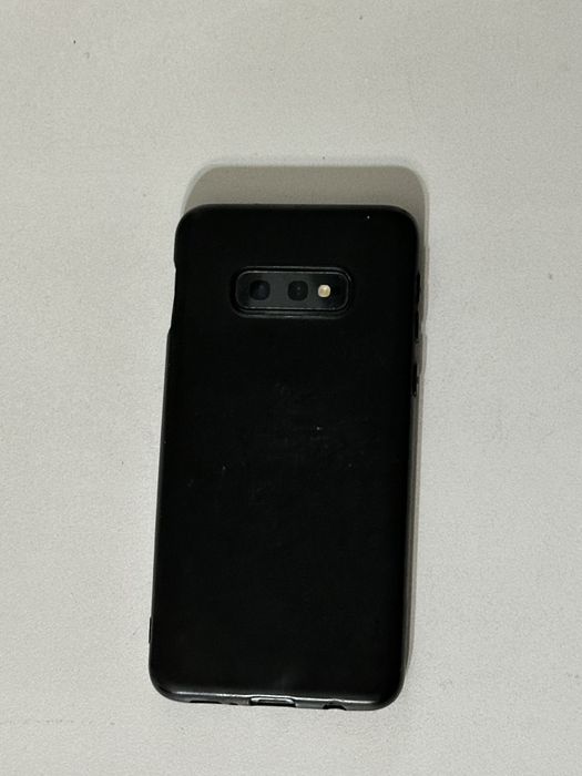 Samsung Galaxy S10e — полностью рабочий, б/у