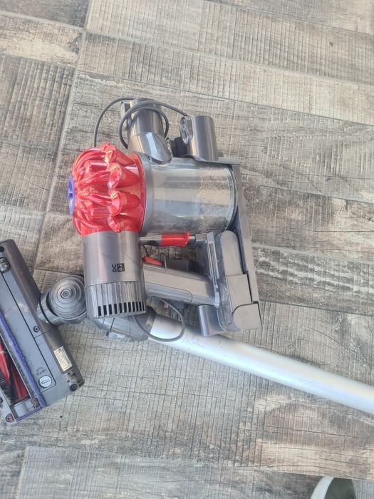 Dyson dc 62.       .