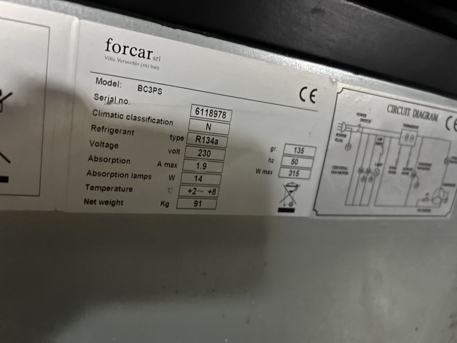 Подбарова витрина с 3 плъзгащи врати