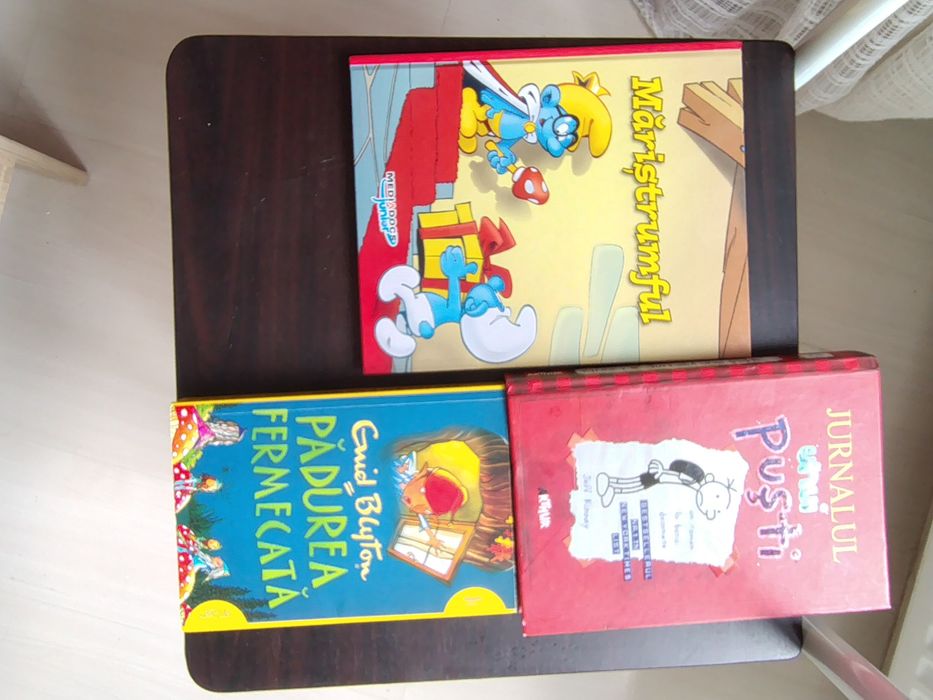 Vind cărți ptr copii.