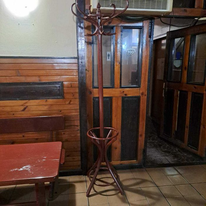 Продавам комплекти от дървени маси и пейки, столове, масивно дърво