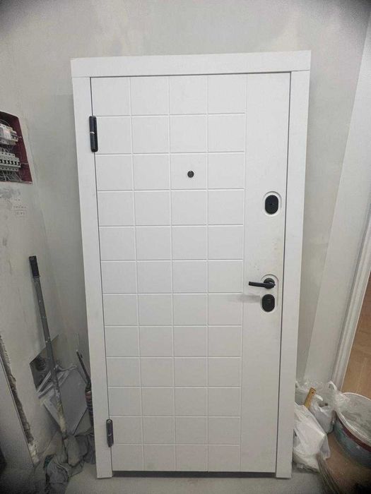 Входная металлическая дверь с облицовкой МДФ панелью