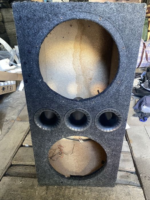 Продам короб с усилителем и блин