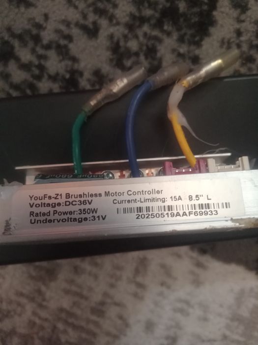 Vând baterie ,controler ,display trotineta xiaomi m365