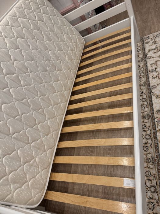 Продам кровать подростковую