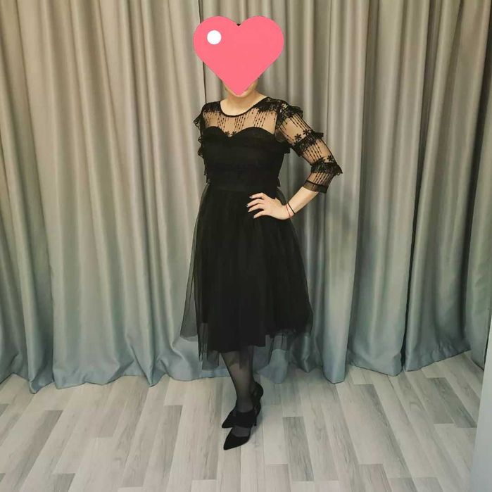 Rochie de ocazie din dantelă fină și tull delicat