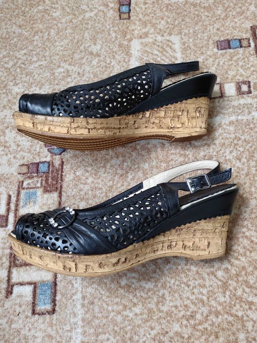 Продам босоножки размер 39