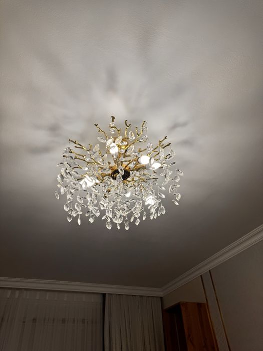 Продам люстру почти новую