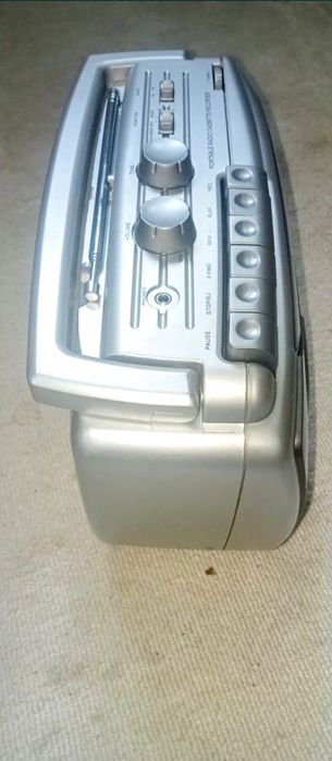 Radiocasetofon Akai vechi