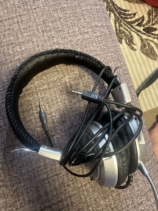 Наушники с микрофоном