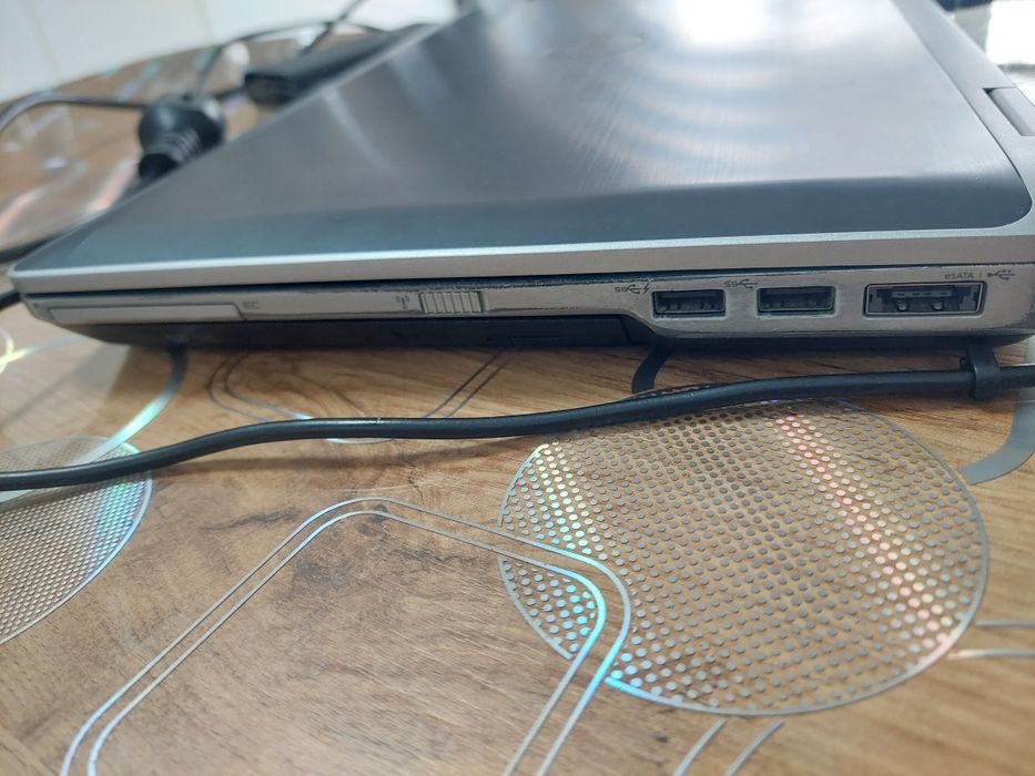 Лаптоп DELL работещ