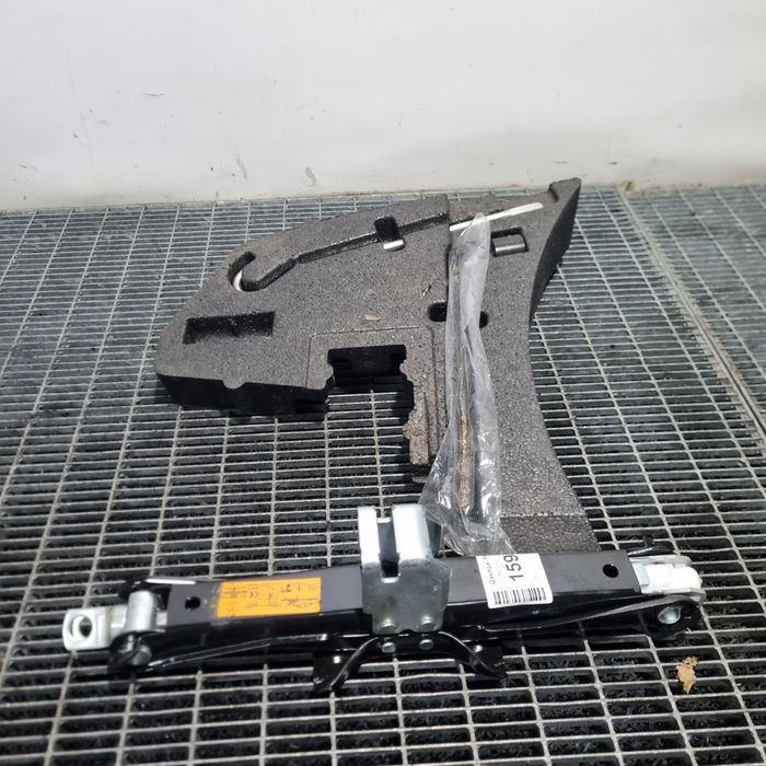 Cric Nissan Qashqai Facelift 2010 - 2013 (1592) CU CHEIE ROTI 99550EY20A Garantie