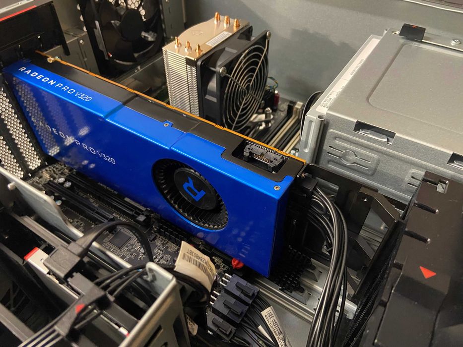 Lenovo P520 Xeon W-2123, 32GB DDR4, AMD Pro GPU, 512GB SSD workstation