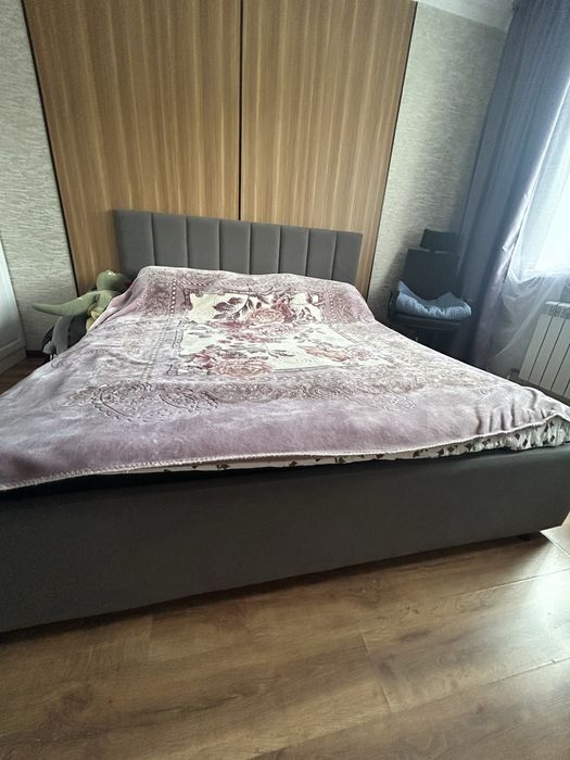 Двуспальня кровать